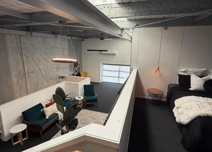 公寓 Stylish Industrial Loft Near The Airport *